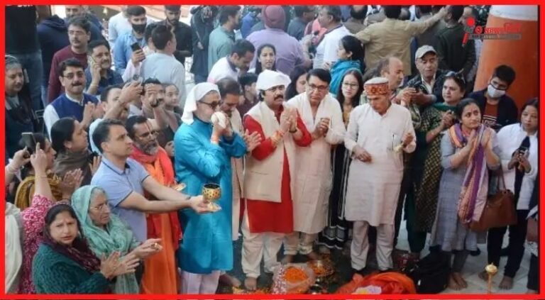 32 साल बाद इस मंदिर में पूजा के लिए आए कश्मीरी पंडित! पलायन के बाद नवरेह के लिए लौटे