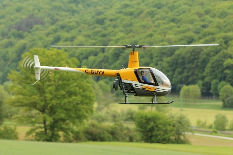 Robinson R-22 दुनिया का सबसे सस्ता हेलीकाप्टर,आपके कार से भी कीमत कम