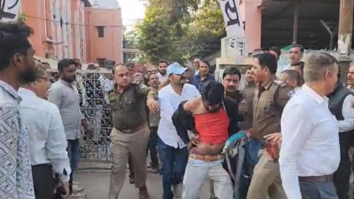 Muslim boy went to court to marry Hindu girl, lawyers beat him fiercely...