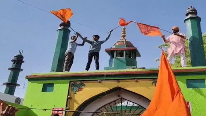 गाजी सालार मसूद की मजार पर भगवा झंडा: प्रयागराज में रामनवमी पर उबाल